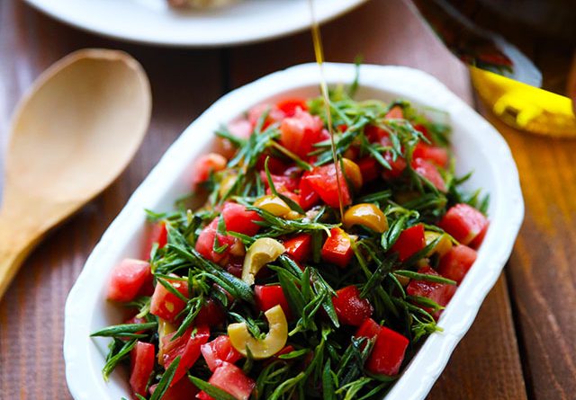Ekşi ve Aromatik: Taze Zahter Salatası tarifi
